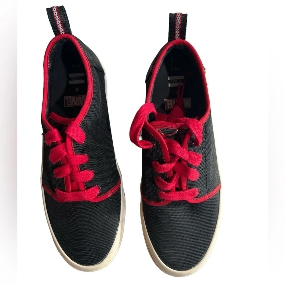 Marvel x TOMS Spider-Man Lace up Sneakers Shoes Youth 5.5